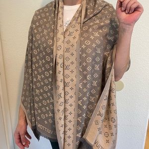 Women scarf 🧣 LV